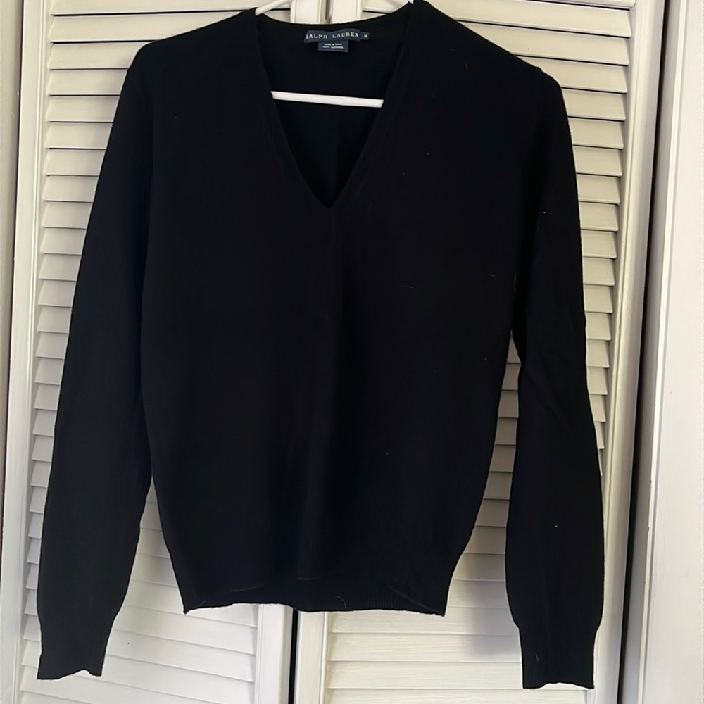 Ralph Lauren Black V-Neck Sweater
100% Cashmere
Medium